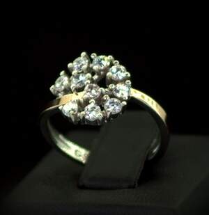 Срібна каблучка 925 проби з позолотою 375 проби 2,6 г з білими Фіанітами 1,25 карат Срібна каблучка 925 проби з позолотою 375 проби 2,6 г з білими Фіанітами 1,25 карат