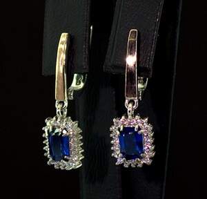 Срібні сережки 925 проби з позолотою 375 проби 4,46 г з синіми та білими Фіанітами 3,9 карат Срібні сережки 925 проби з позолотою 375 проби 4,46 г з синіми та білими Фіанітами 3,9 карат