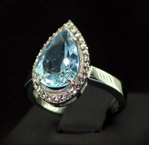 Срібна каблучка 925 проби 4,12 г з бразильським Топазом та фіанітами 5,49 карат Срібна каблучка 925 проби 4,12 г з бразильським Топазом та фіанітами 5,49 карат