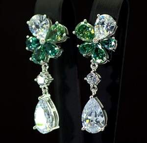 Серебряные серьги 925 пробы 11 г с Олександритами и фианитами 14,05 карат Серебряные серьги 925 пробы 11 г с Олександритами и фианитами 14,05 карат