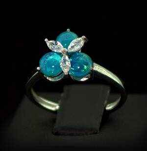 Серебряное кольцо 925 пробы 2,33 г с голубыми эфиопскими Опалами класса АААА и цирконами 1,2 карат Серебряное кольцо 925 пробы 2,33 г с голубыми эфиопскими Опалами класса АААА и цирконами 1,2 карат