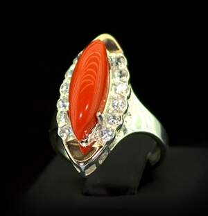 Серебряное кольцо 925 пробы с позолотой 375 пробы 5,81 г с Коралом и фианитами 4 карат
