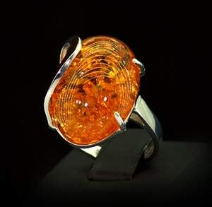 Серебряное кольцо 925 пробы с позолотой 375 пробы 7,77 г с Бурштином 9,35 карат Серебряное кольцо 925 пробы с позолотой 375 пробы 7,77 г с Бурштином 9,35 карат