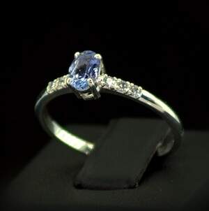 Серебряное кольцо 925 пробы 1,54 г с Танзанітом и цирконами 0,51 карат Серебряное кольцо 925 пробы 1,54 г с Танзанітом и цирконами 0,51 карат