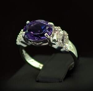 Серебряное кольцо 925 пробы 3,08 г с бразильским Аметистом и цирконами 3,59 карат Серебряное кольцо 925 пробы 3,08 г с бразильским Аметистом и цирконами 3,59 карат