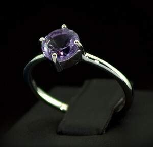 Серебряное кольцо 925 пробы 1,81 г с бразильским Аметистом 1,25 карат Серебряное кольцо 925 пробы 1,81 г с бразильским Аметистом 1,25 карат