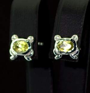 Срібні сережки 925 проби 2 г з норвезькими Сфенами та цирконами 1,12 карат Срібні сережки 925 проби 2 г з норвезькими Сфенами та цирконами 1,12 карат