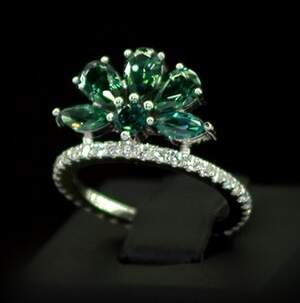 Срібна каблучка 925 проби 3,52 г з Олександритами та фіанітами 2,47 карат Срібна каблучка 925 проби 3,52 г з Олександритами та фіанітами 2,47 карат