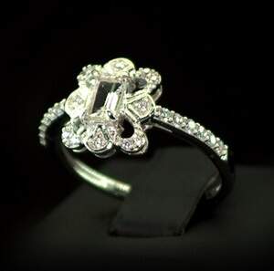 Срібна каблучка 925 проби 2,97 г з бразильським Морганітом та цирконами 1,04 карат Срібна каблучка 925 проби 2,97 г з бразильським Морганітом та цирконами 1,04 карат