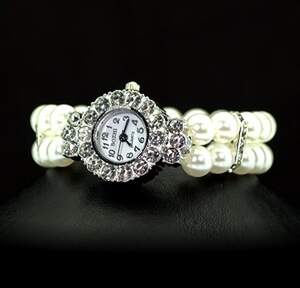 Кварцевий жіночий годинник з Перлинами (імітація) та фіанітами Кварцевий жіночий годинник з Перлинами (імітація) та фіанітами