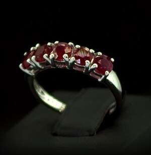 Срібна каблучка 925 проби 2,37 г з африканськими Роял Рубінами класу АААА 2,1 карат Срібна каблучка 925 проби 2,37 г з африканськими Роял Рубінами класу АААА 2,1 карат